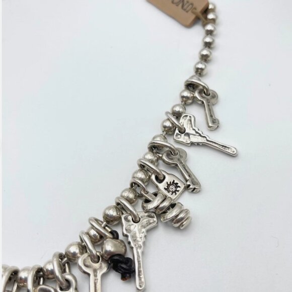NWT Uno De 50 Statement Multi Charms Beaded Dangle Keys Pearl Silver Charm Chain - Picture 12 of 16